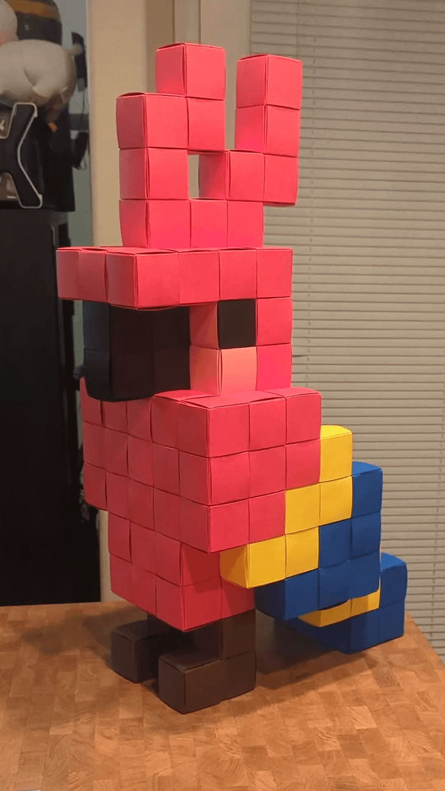 I built a GIANT Minecraft Parrot only using Paper! No glue or tape!